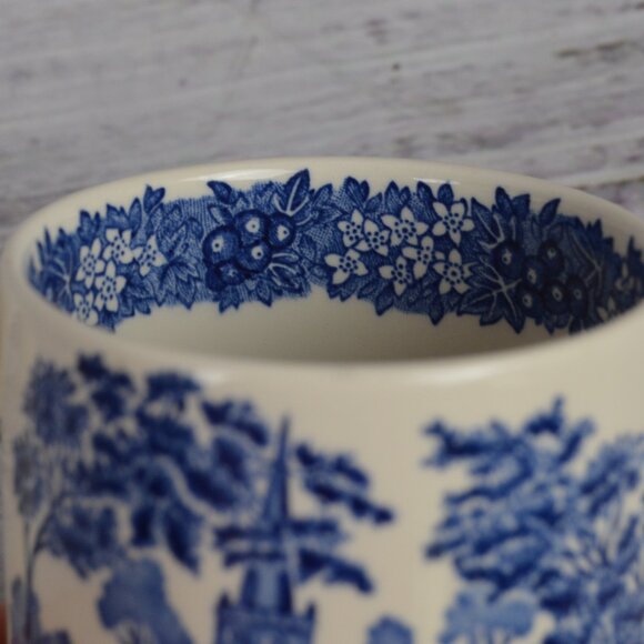 Wedgwood Romantic England Holy Trinity Church Stratford-on-Avon Mug Set READ - Picture 14 of 16